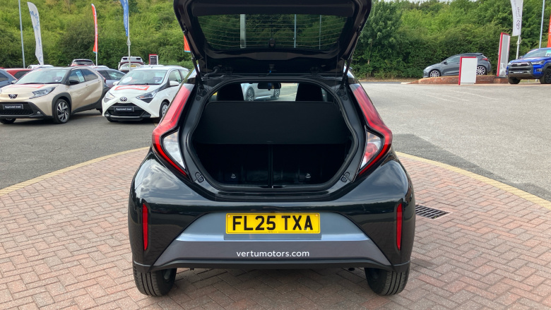 Toyota Aygo X 1.0 VVT-i Edge 5dr Petrol Hatchback